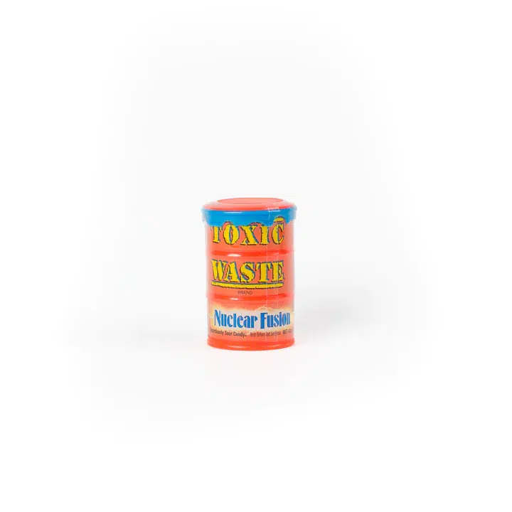 Toxic Waste Nuclear Fusion 12x42g – Extrem saure Bonbons mit einzigartigen Fruchtkombinationen.