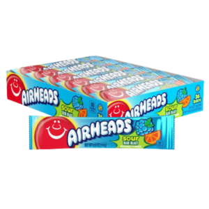 Airheads Sour Blue Blast 36x15g – saurer Kaubonbon mit intensivem Blue-Raspberry-Geschmack im praktischen Einzelriegel-Format.